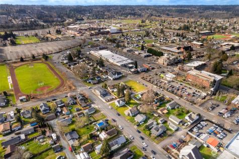 211 4th Avenue Se Puyallup WA 98372