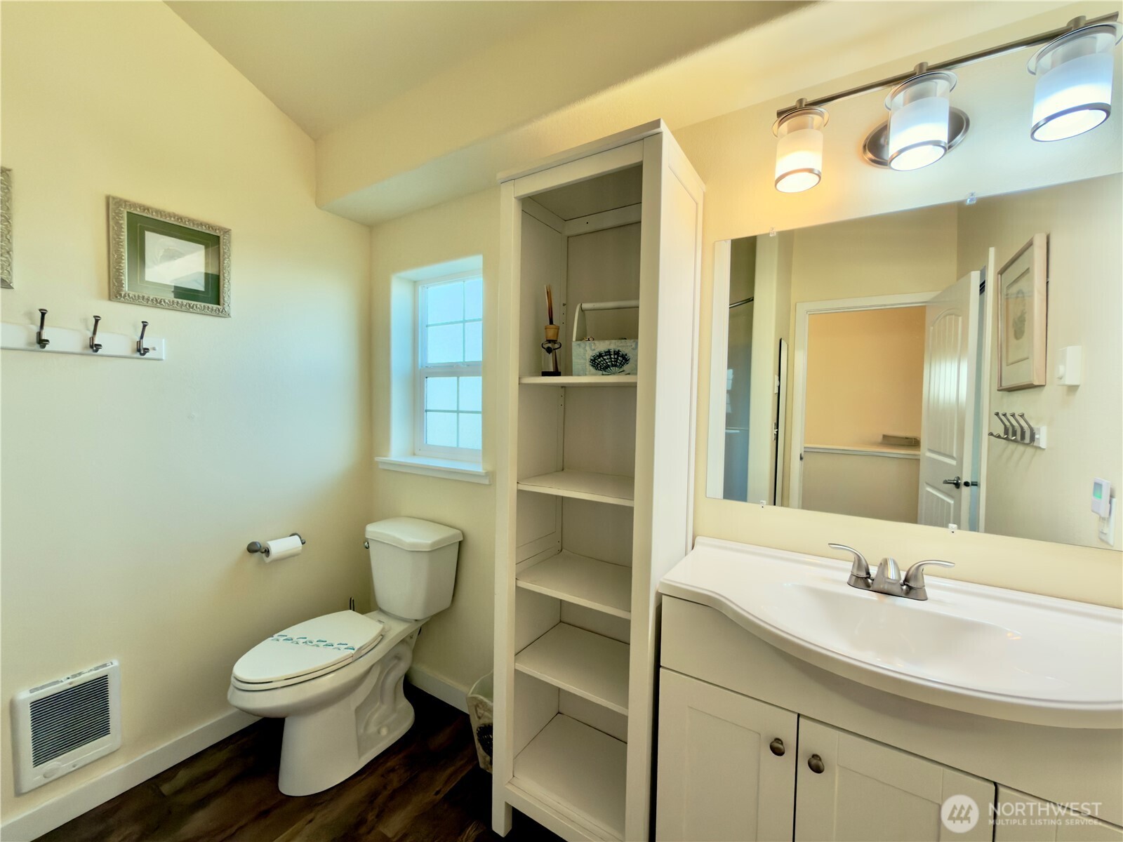 1046 Wawona Avenue SE Ocean Shores WA 98569