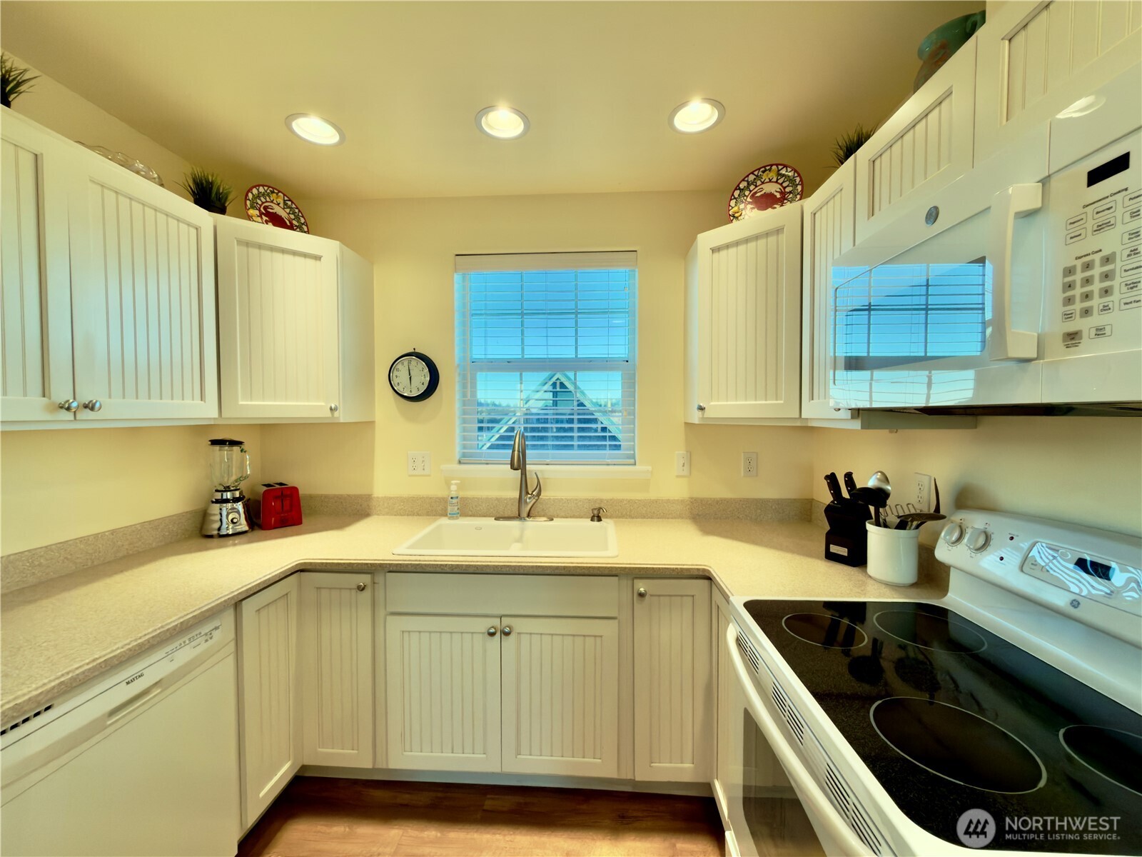 1046 Wawona Avenue SE Ocean Shores WA 98569