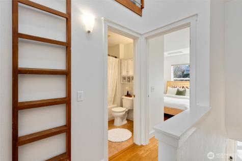 206 24th Avenue E Seattle WA 98112