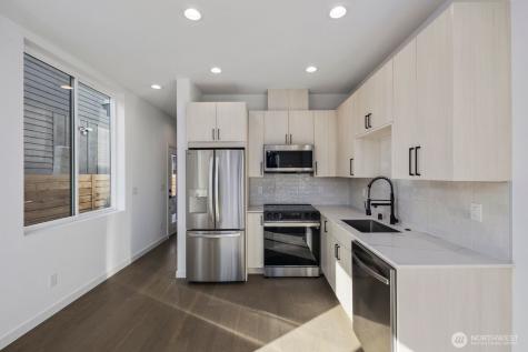 518 N 102nd Street Seattle WA 98133