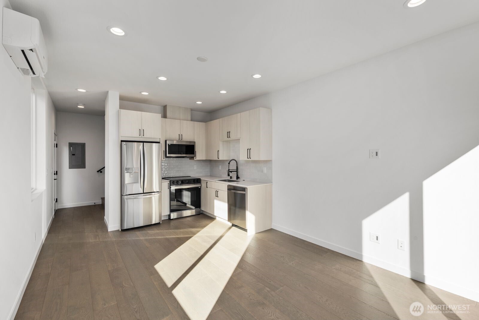 518 N 102nd Street Seattle WA 98133