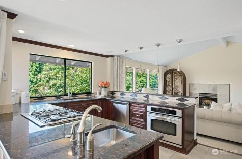 4825 88th Avenue SE Mercer Island WA 98040