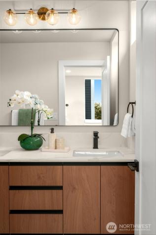1123 10th Avenue E Seattle WA 98102
