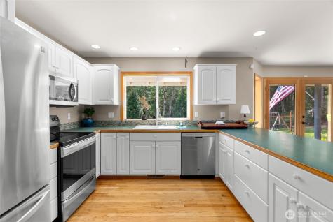 5623 NW Millglade Lane Bremerton WA 98312