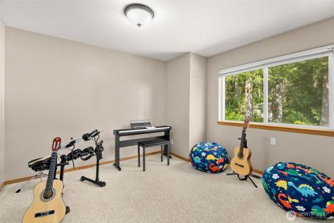 5623 NW Millglade Lane Bremerton WA 98312