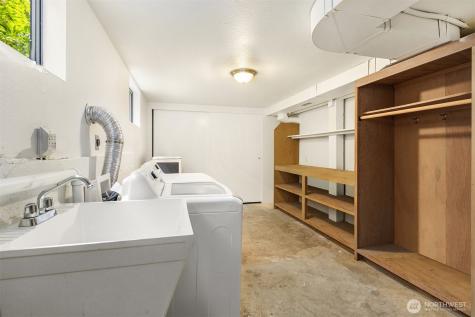 1419 Mcgilvra Boulevard E Seattle WA 98112