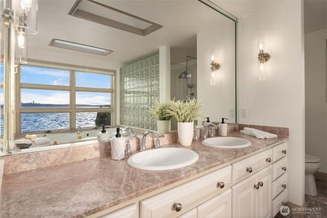 175 Lake Avenue W Kirkland WA 98033