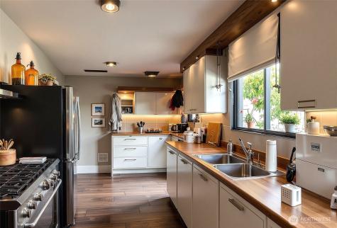 14322 Admiralty Way Lynnwood WA 98087