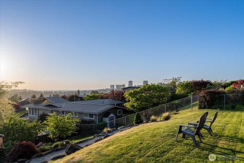 1908 122nd Avenue SE Bellevue WA 98005