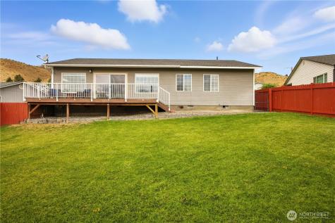 121 Pryor Drive Pateros WA 98846