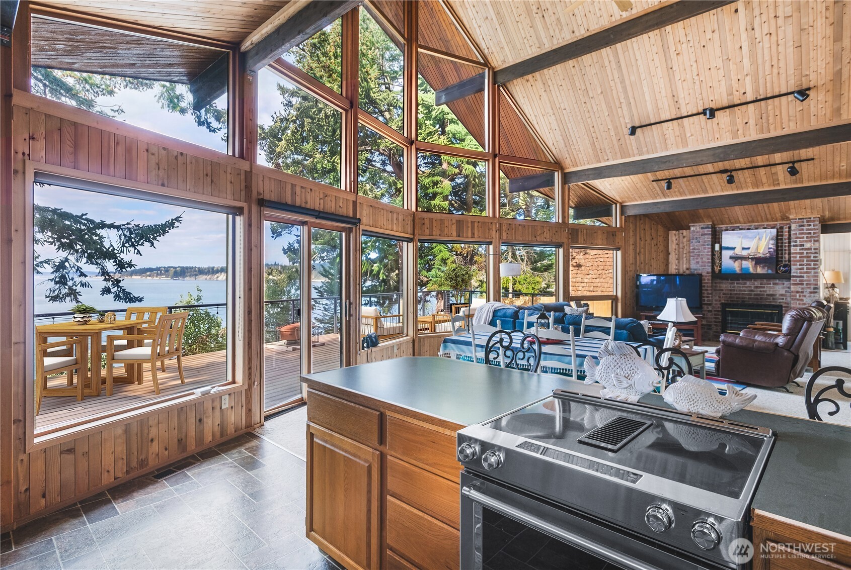 7616 Cypress Way Anacortes WA 98221