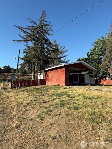 201 E Dewberry Omak WA 98841