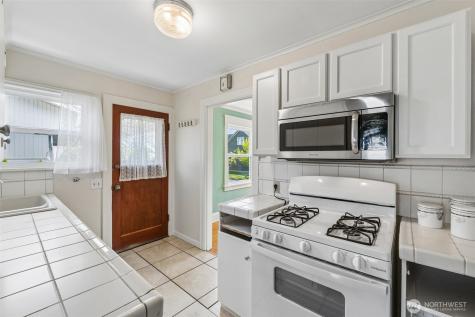 1911 13th Street Everett WA 98201