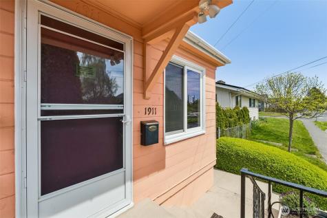 1911 13th Street Everett WA 98201