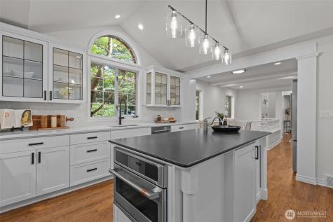 4181 42nd Avenue NE Seattle WA 98105