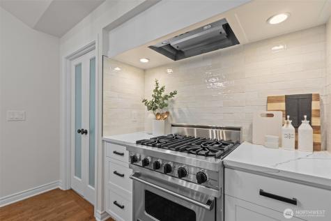 4181 42nd Avenue NE Seattle WA 98105