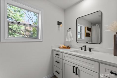4181 42nd Avenue NE Seattle WA 98105