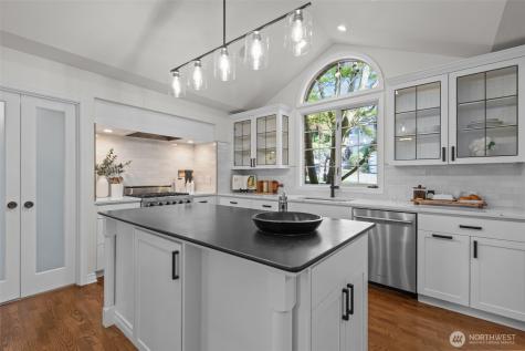 4181 42nd Avenue NE Seattle WA 98105