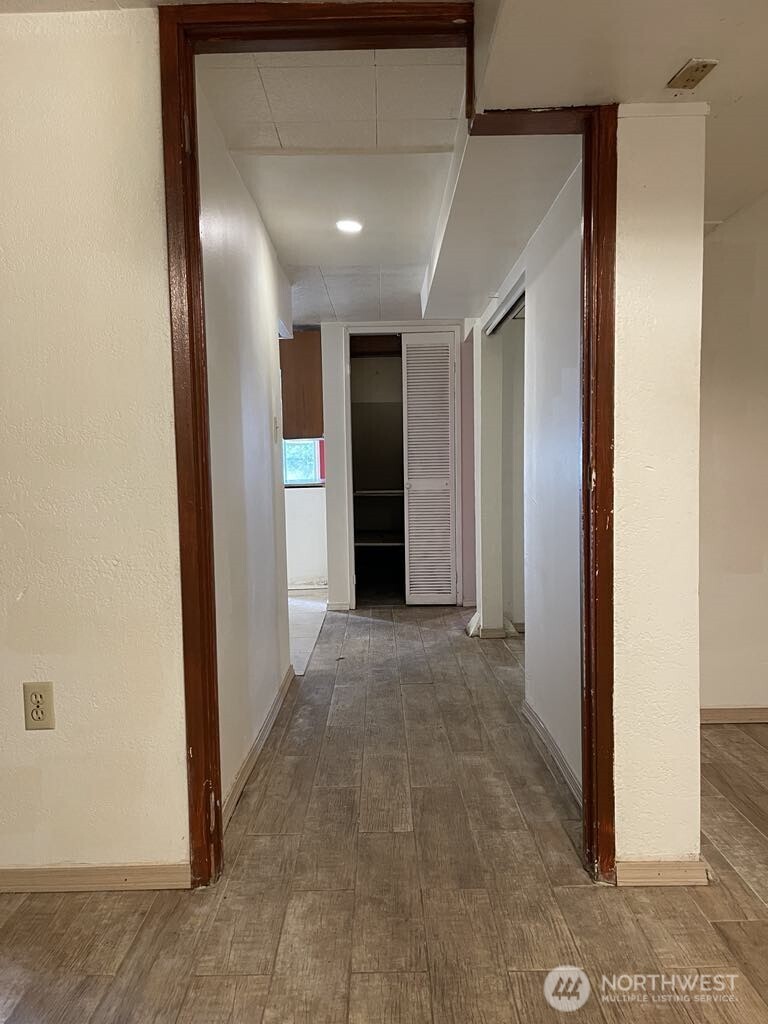 27 SW 102 Street Seattle WA 98146