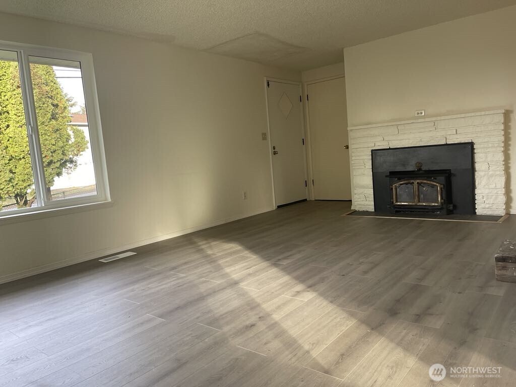 27 SW 102 Street Seattle WA 98146