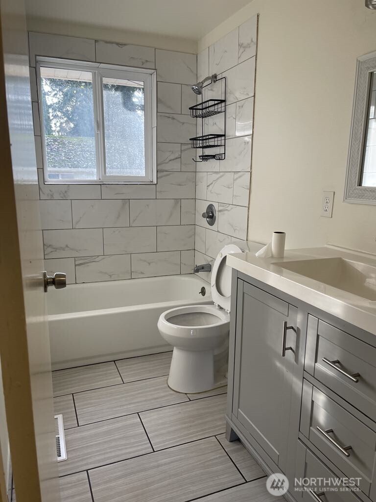 27 SW 102 Street Seattle WA 98146