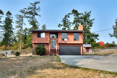 1594 Douglas Street Oak Harbor WA 98277