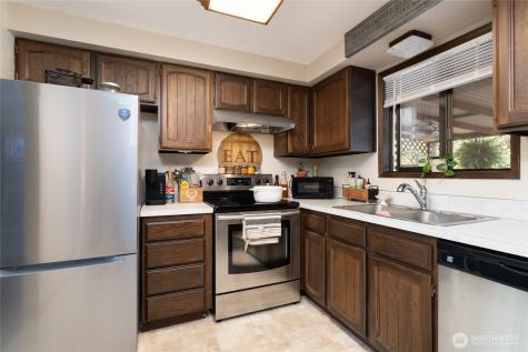 1594 Douglas Street Oak Harbor WA 98277