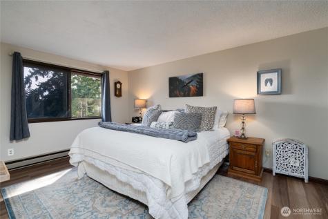 1594 Douglas Street Oak Harbor WA 98277