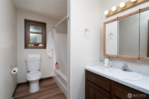 1594 Douglas Street Oak Harbor WA 98277