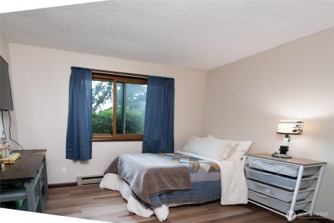 1594 Douglas Street Oak Harbor WA 98277