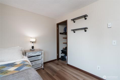 1594 Douglas Street Oak Harbor WA 98277