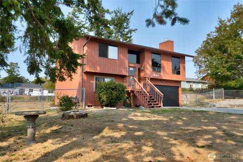 1594 Douglas Street Oak Harbor WA 98277