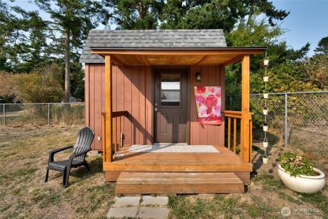 1594 Douglas Street Oak Harbor WA 98277