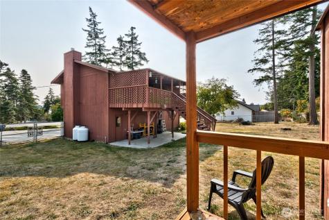1594 Douglas Street Oak Harbor WA 98277