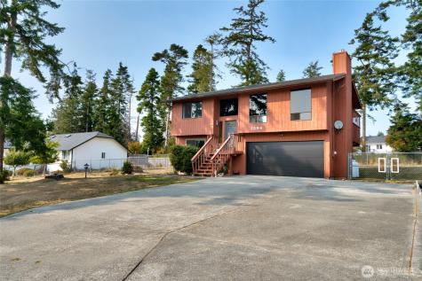 1594 Douglas Street Oak Harbor WA 98277
