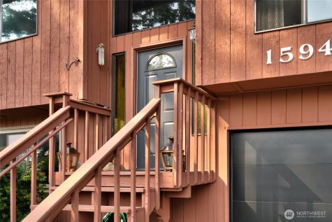 1594 Douglas Street Oak Harbor WA 98277