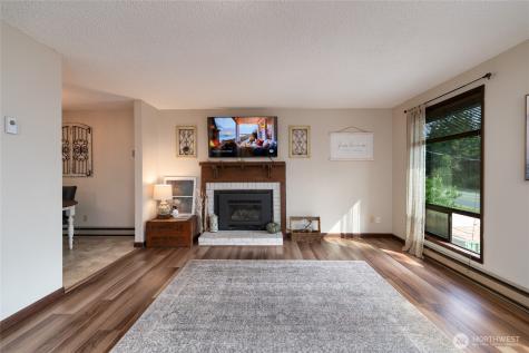 1594 Douglas Street Oak Harbor WA 98277