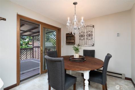 1594 Douglas Street Oak Harbor WA 98277