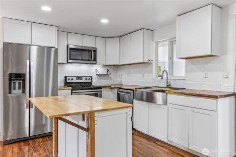 16966 121st Avenue SE Renton WA 98058