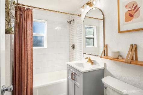 7439 S 116th Place Seattle WA 98178
