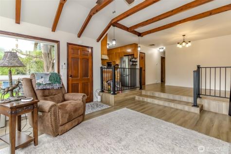 414 7th Street SW Puyallup WA 98374