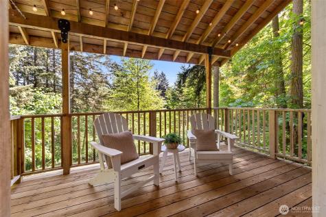 7026 Island Center Road NE Bainbridge Island WA 98110