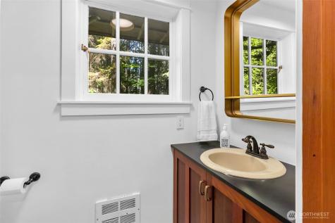 7026 Island Center Road NE Bainbridge Island WA 98110