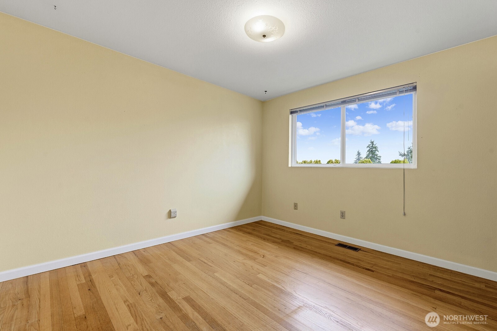 9029 Eastview Avenue Everett WA 98208