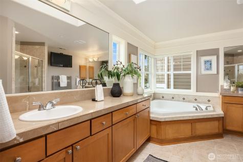 773 Summerhill Ridge Drive NW Issaquah WA 98027
