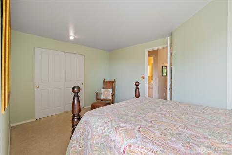 1702 14th Street SW Puyallup WA 98371