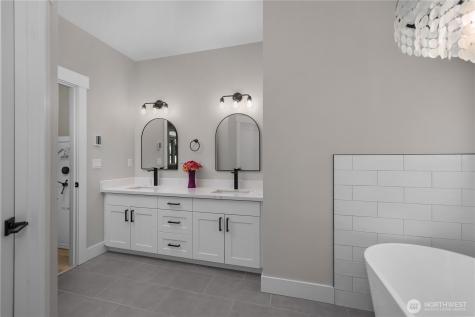 17 Ellen Lane Elma WA 98541