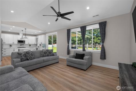 17 Ellen Lane Elma WA 98541