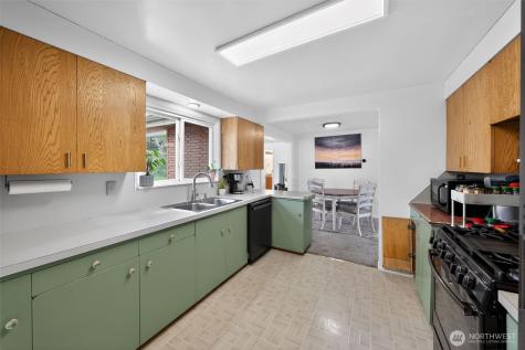 646 SE Ely Street Oak Harbor WA 98277